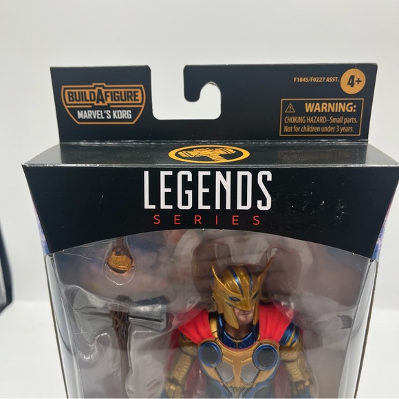 Marvel Legends Thor Love and Thunder - Thor w/ Stormbreaker Axe 6" Action Figure - Picture 3 of 12